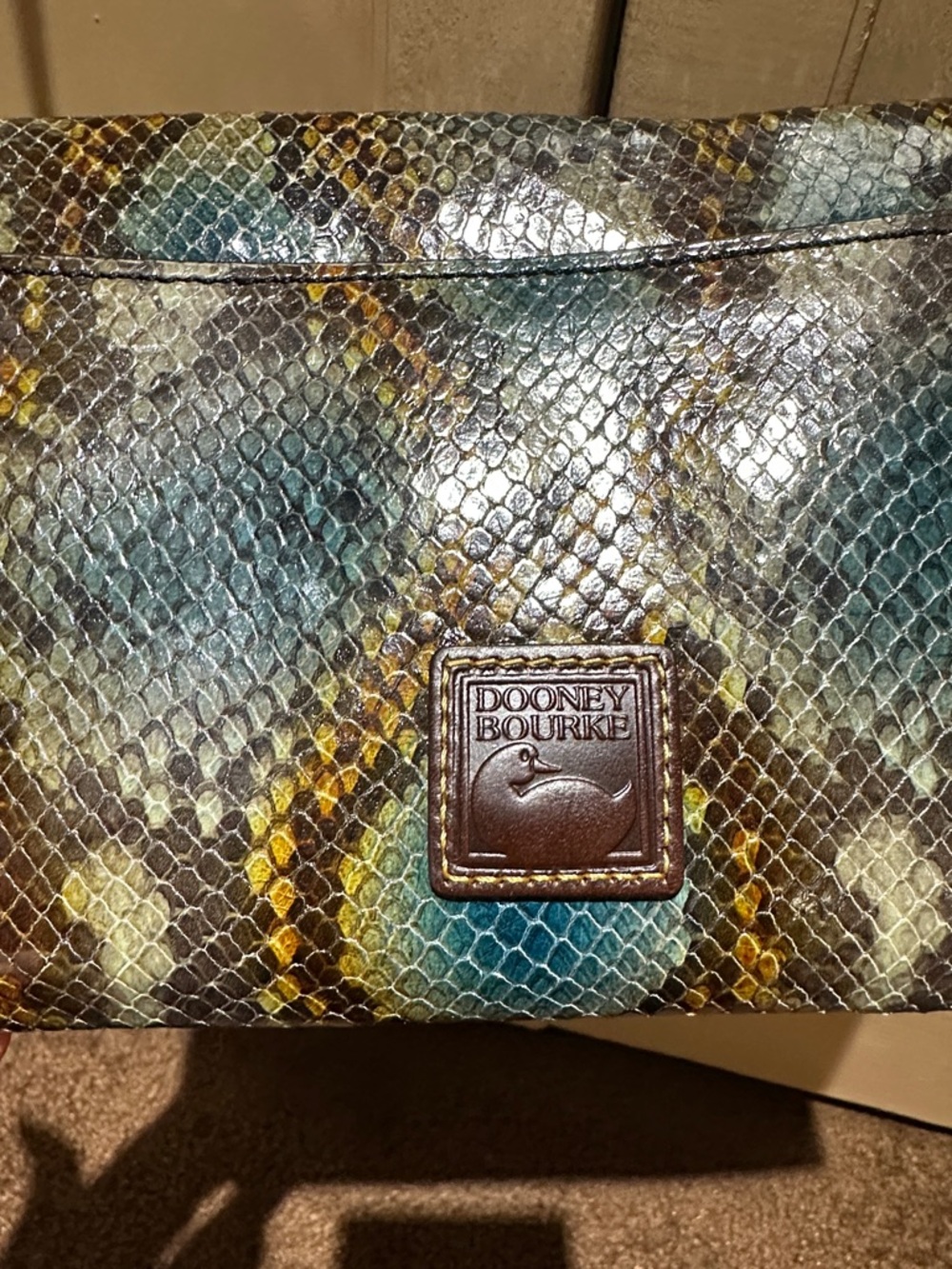 Dooney & Bourke leather snake print small shoulder bag.  Excellent condition! - Picture 4 of 14
